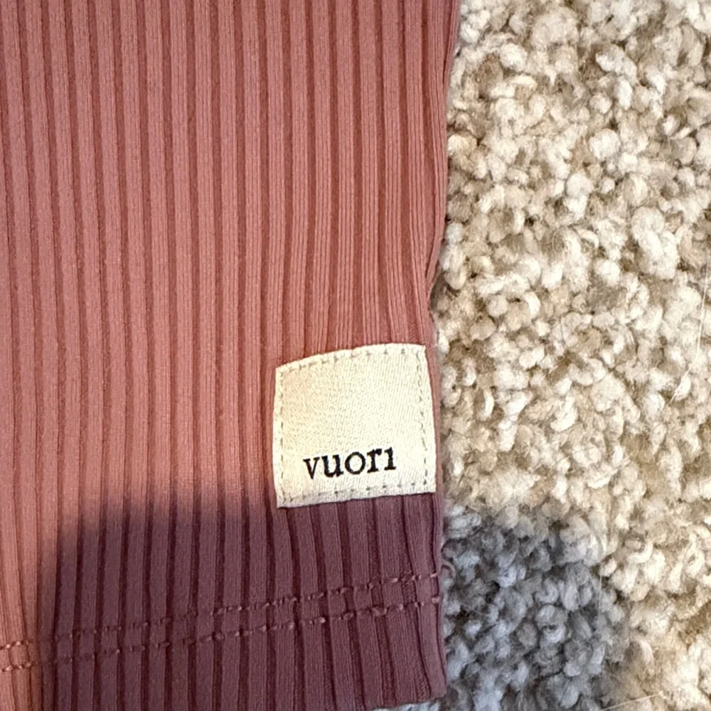 Vuori Mauve Ribbed Crop Top - Picture 2 of 3